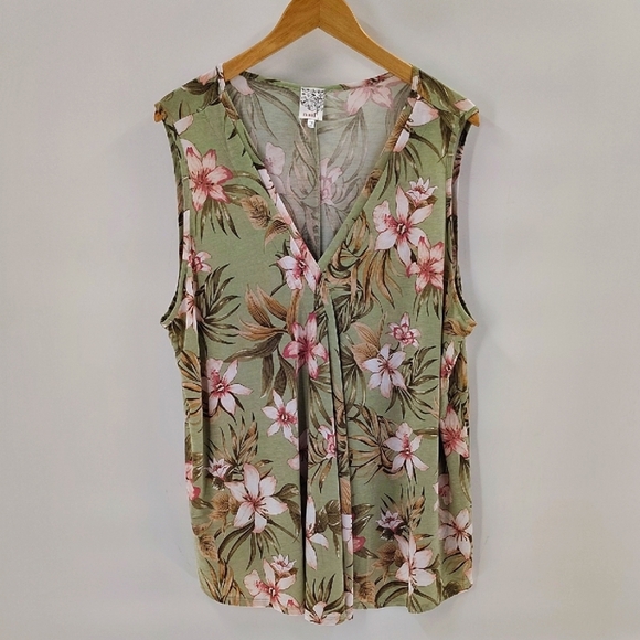 Naif Green Sleeveless Blouse Pink Floral Print Size 3X V Neck Flattering Top - Picture 1 of 6